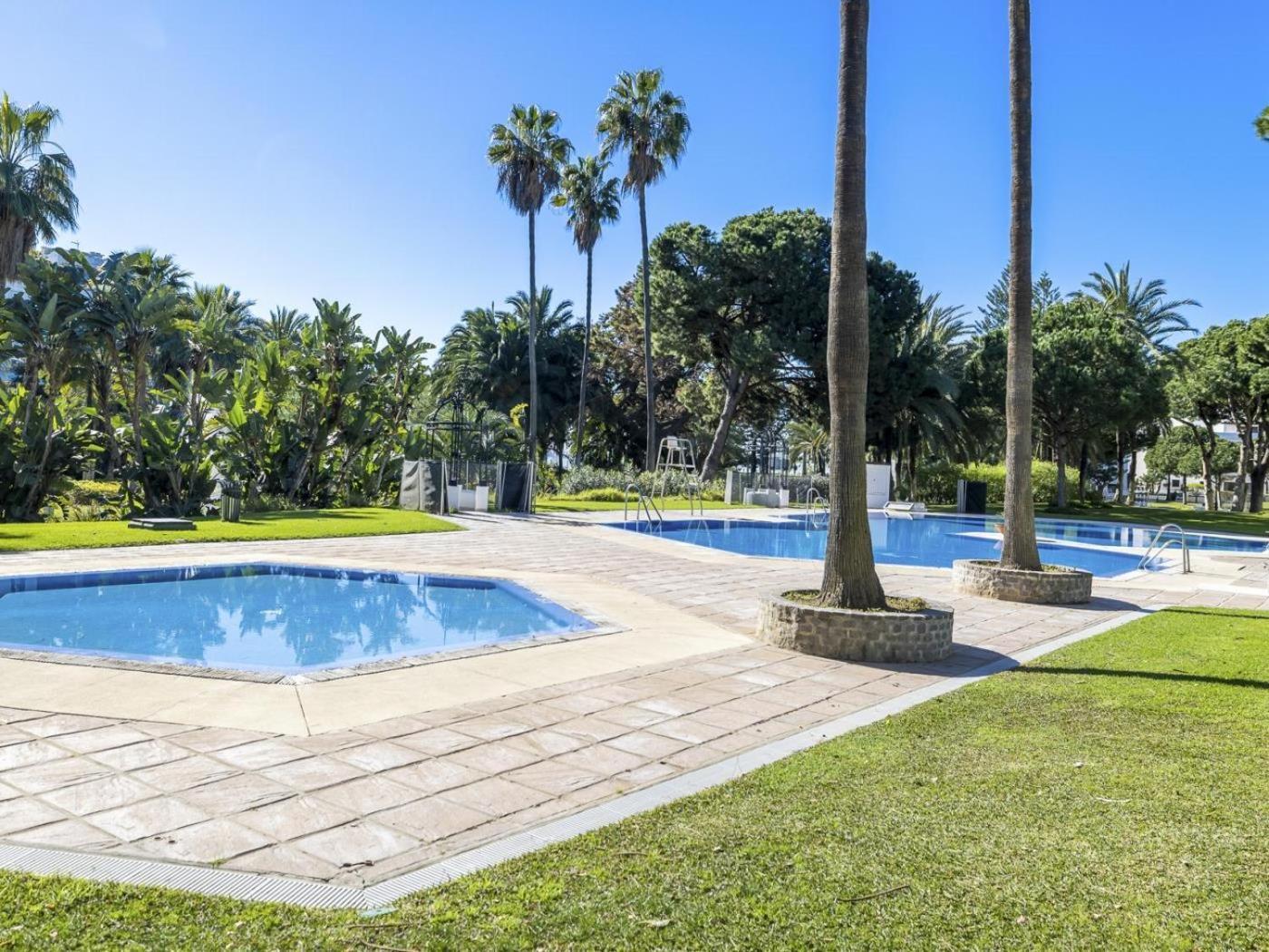 Apartamento De 2 Dormitorios En Playas Del Duque Marbella Kültér fotó